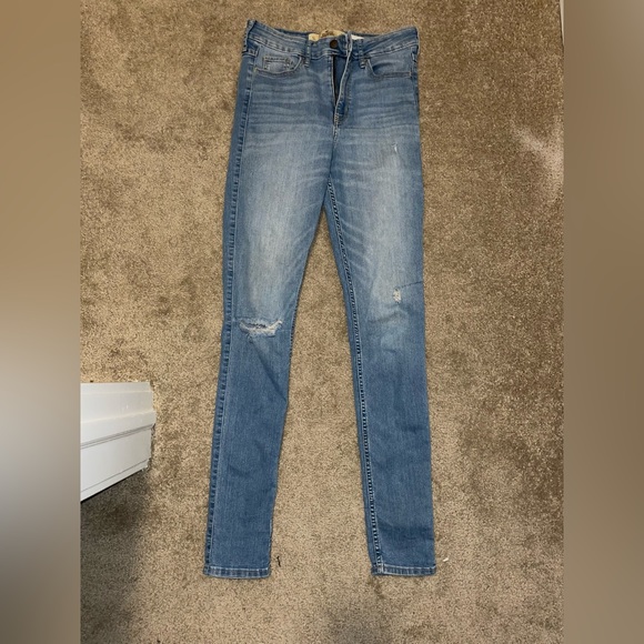 *HOLLISTER * - Picture 1 of 3